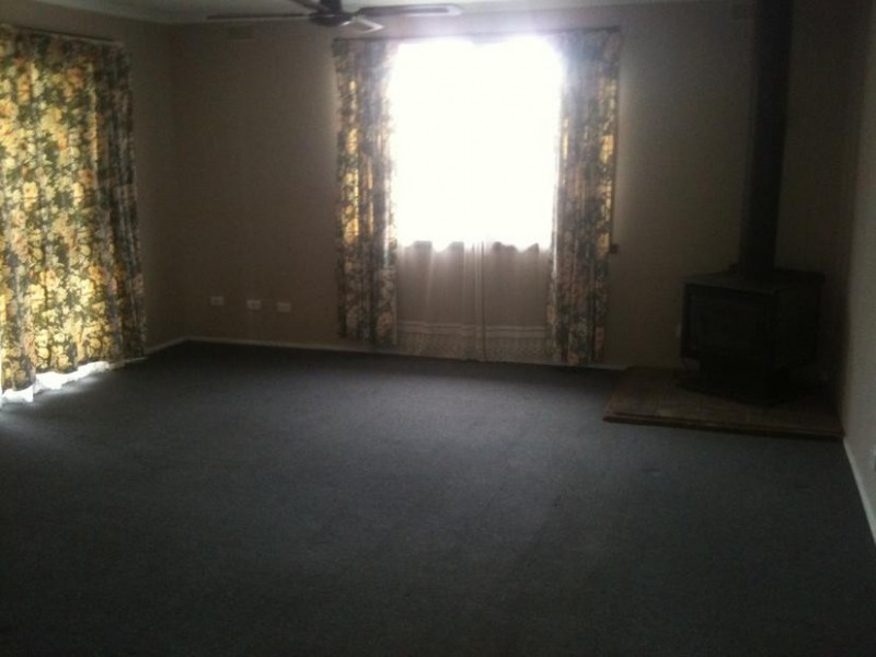 8 Latrobe Street, Cranbourne VIC 3977