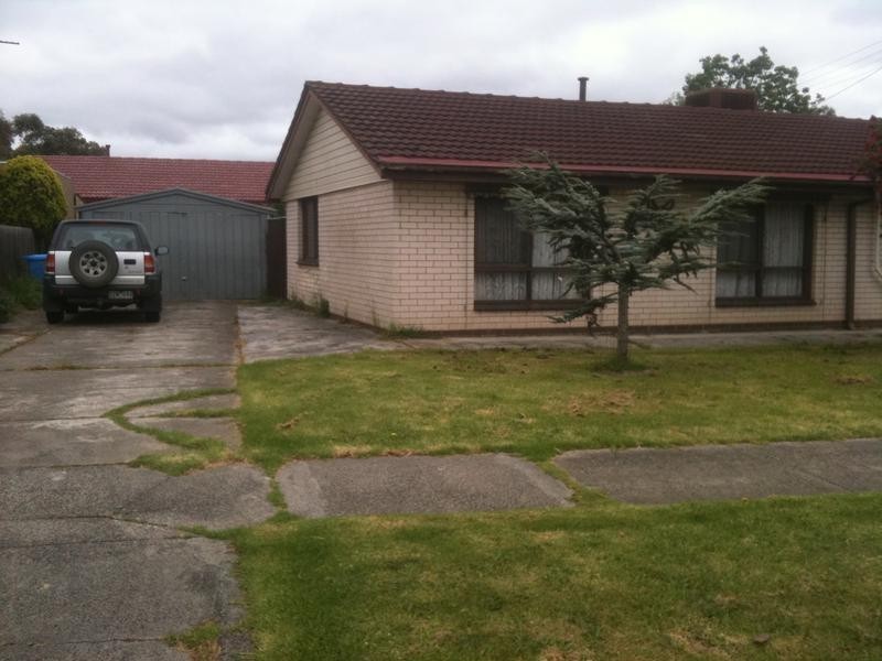 13 McLaren Avenue, Cranbourne VIC 3977