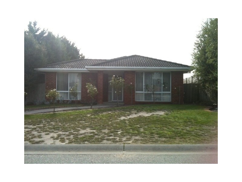 25 Broome Crescent, Cranbourne North VIC 3977