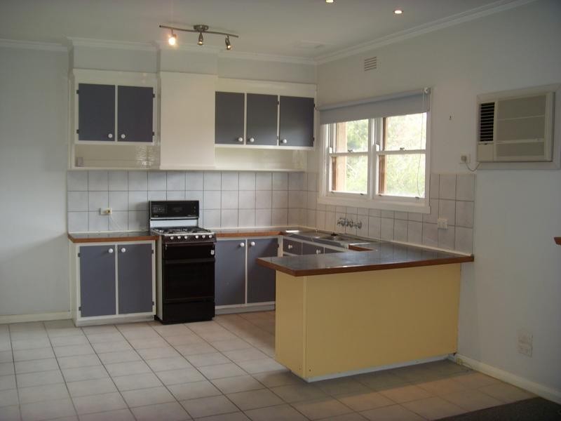 40 Lyall Street, Cranbourne VIC 3977
