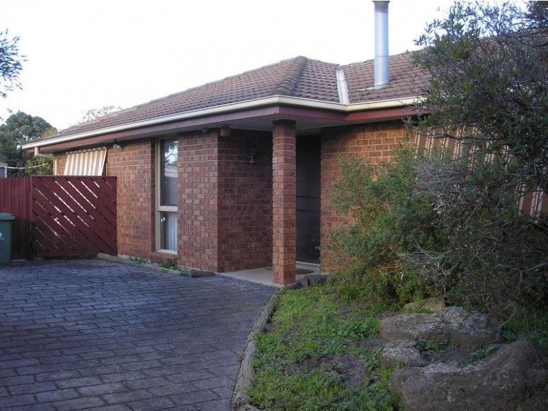 8 Strzelecki court, Cranbourne VIC 3977
