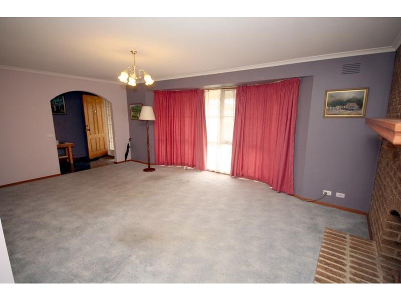 7 Mclaren Avenue, Cranbourne VIC 3977