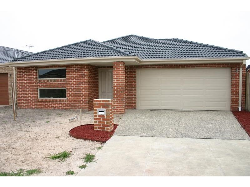 5 Matilda Cour, Lynbrook VIC 3975