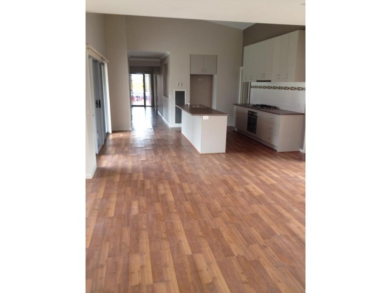 25 McCallum Drive, Cranbourne East VIC 3977