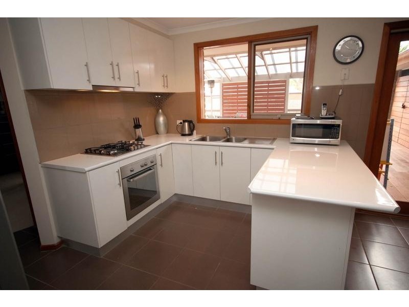 111 Lawless Drive, Cranbourne North VIC 3977