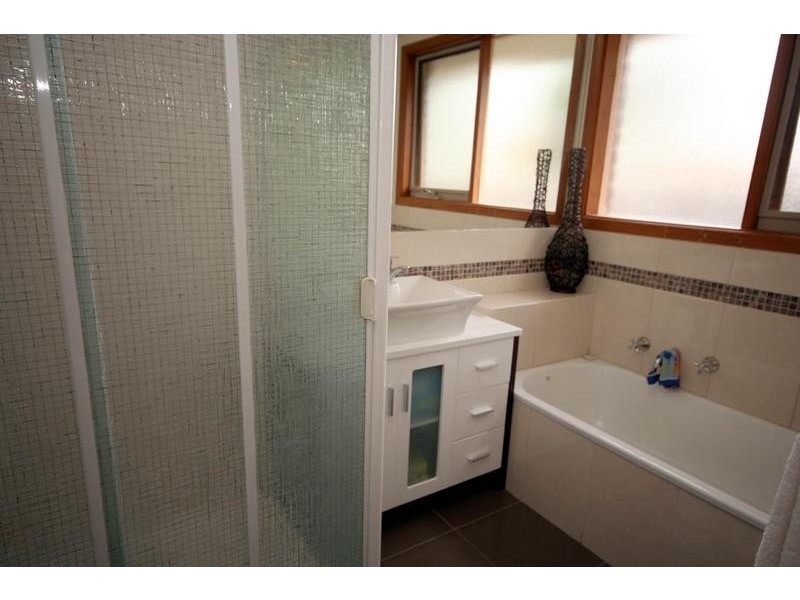 111 Lawless Drive, Cranbourne North VIC 3977