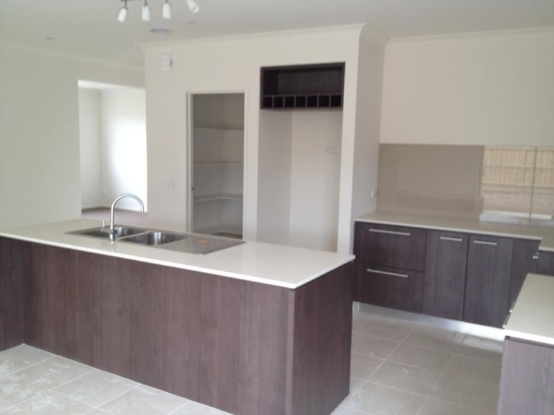 47 Chantenay Parade, Cranbourne North VIC 3977