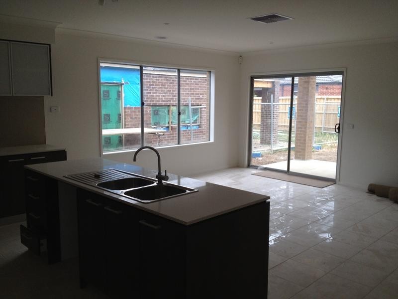 47 Chantenay Parade, Cranbourne North VIC 3977