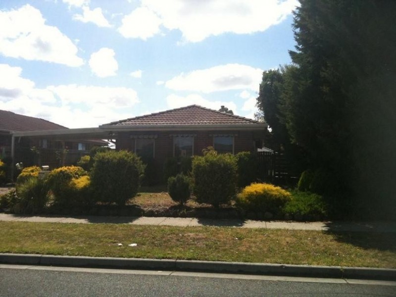 62 Gipps Crescent, Cranbourne North VIC 3977