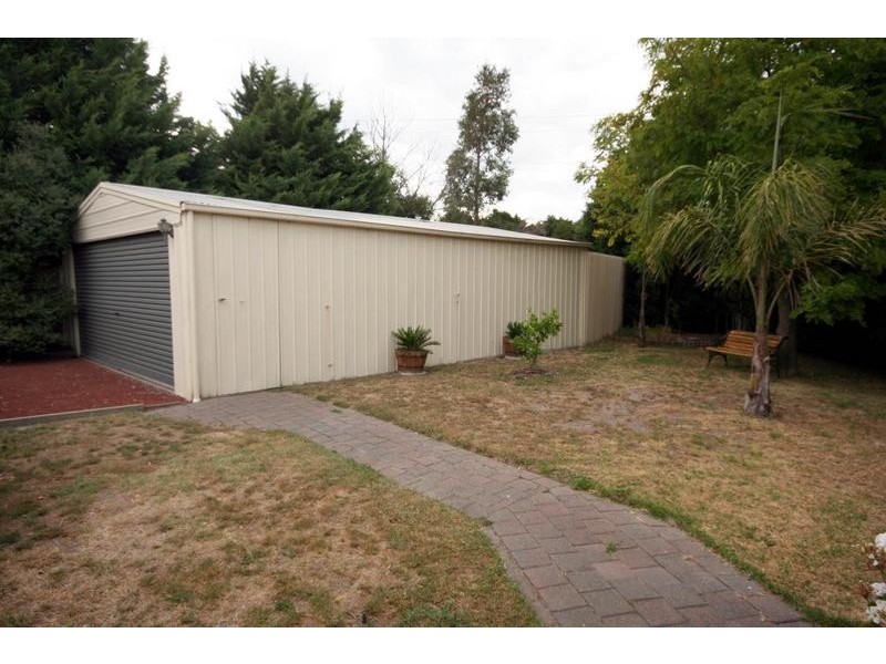 14 Julia Court, Cranbourne North VIC 3977