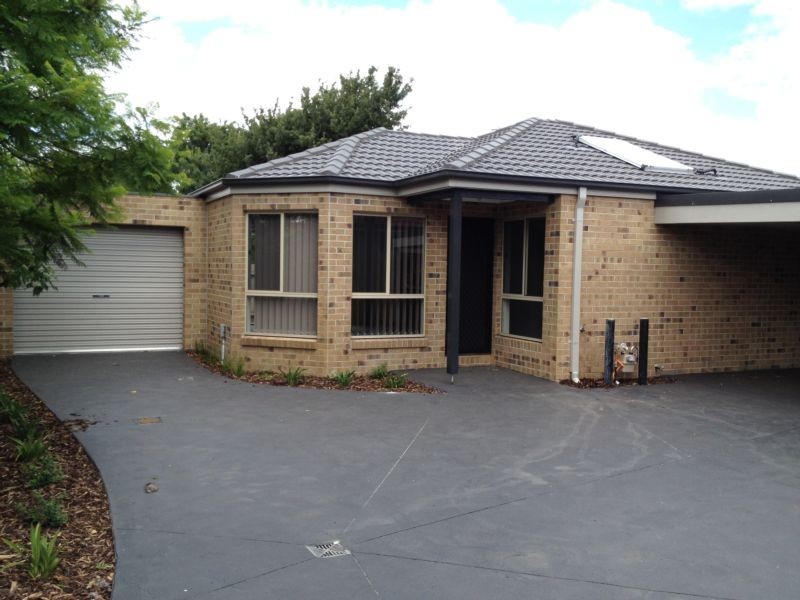 2/18 Lorna Street, Cranbourne VIC 3977