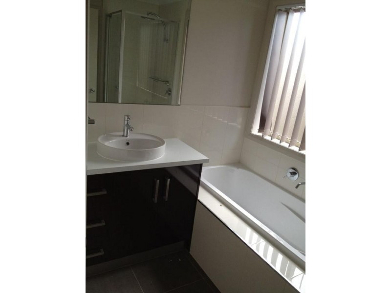 2/18 Lorna Street, Cranbourne VIC 3977