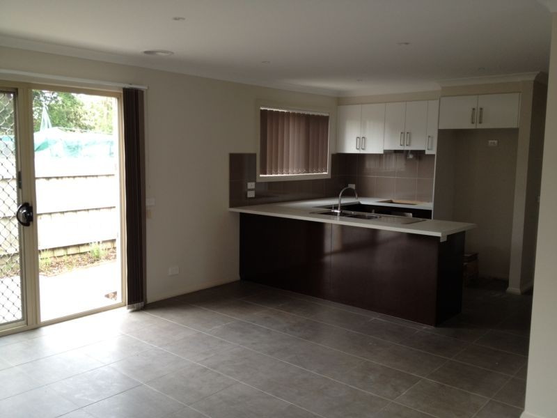 2/18 Lorna Street, Cranbourne VIC 3977