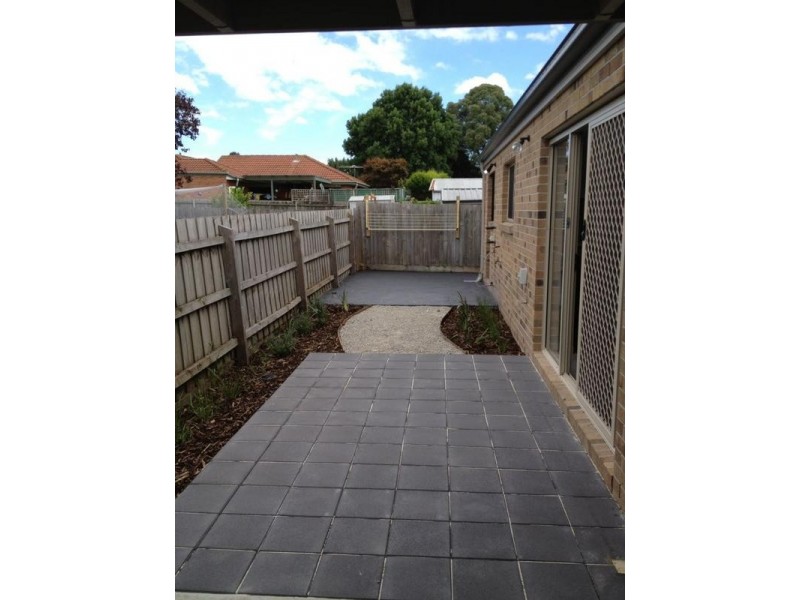 2/18 Lorna Street, Cranbourne VIC 3977