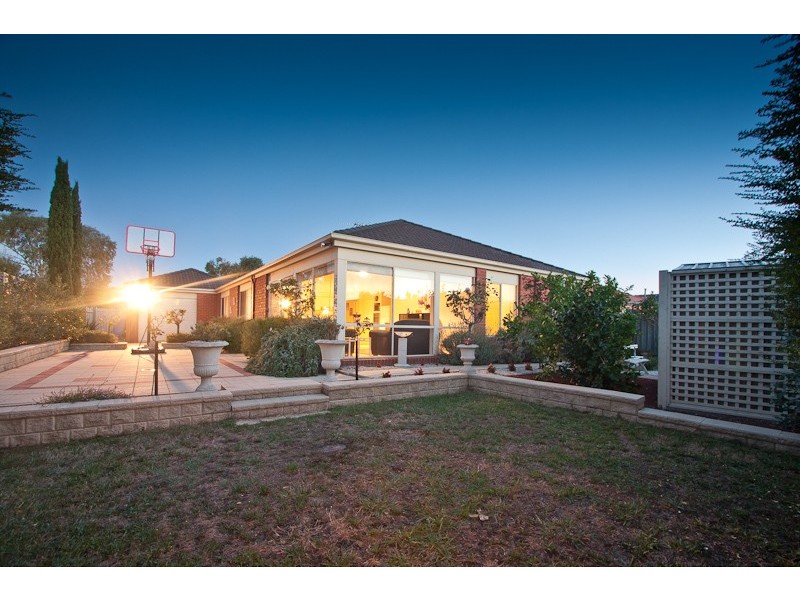 28 Eldershaw Drive, Lynbrook VIC 3975