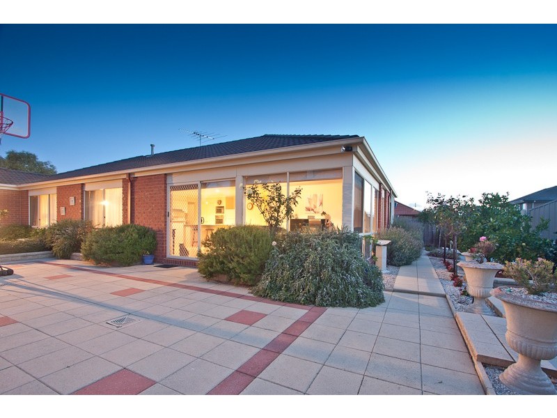 28 Eldershaw Drive, Lynbrook VIC 3975