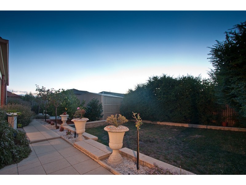 28 Eldershaw Drive, Lynbrook VIC 3975