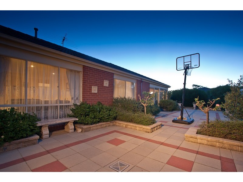 28 Eldershaw Drive, Lynbrook VIC 3975