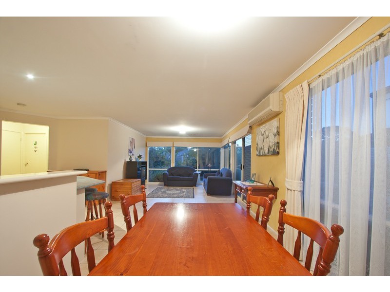 28 Eldershaw Drive, Lynbrook VIC 3975