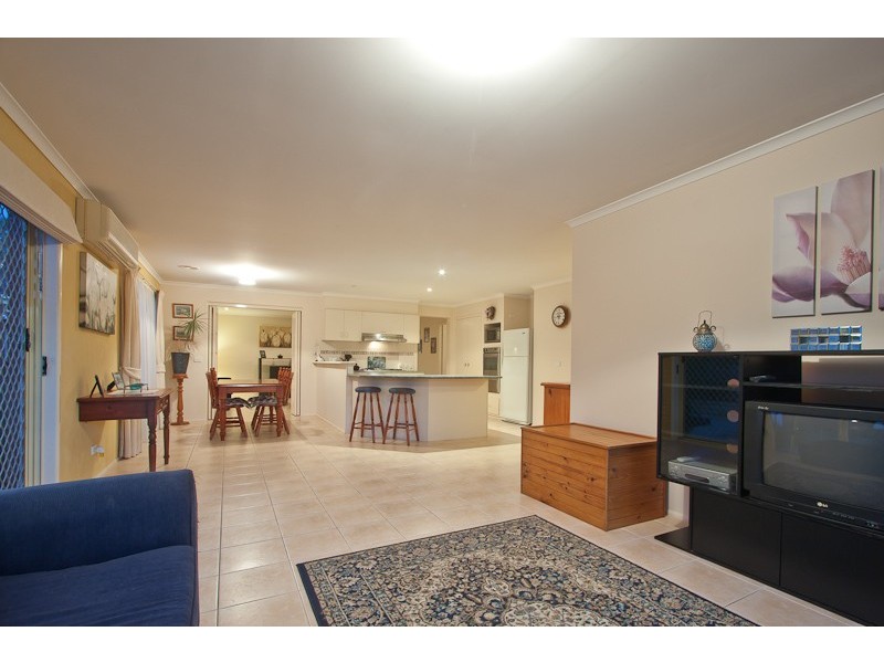 28 Eldershaw Drive, Lynbrook VIC 3975