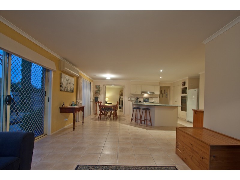 28 Eldershaw Drive, Lynbrook VIC 3975