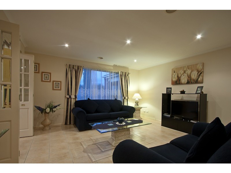 28 Eldershaw Drive, Lynbrook VIC 3975