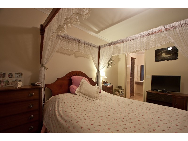 28 Eldershaw Drive, Lynbrook VIC 3975