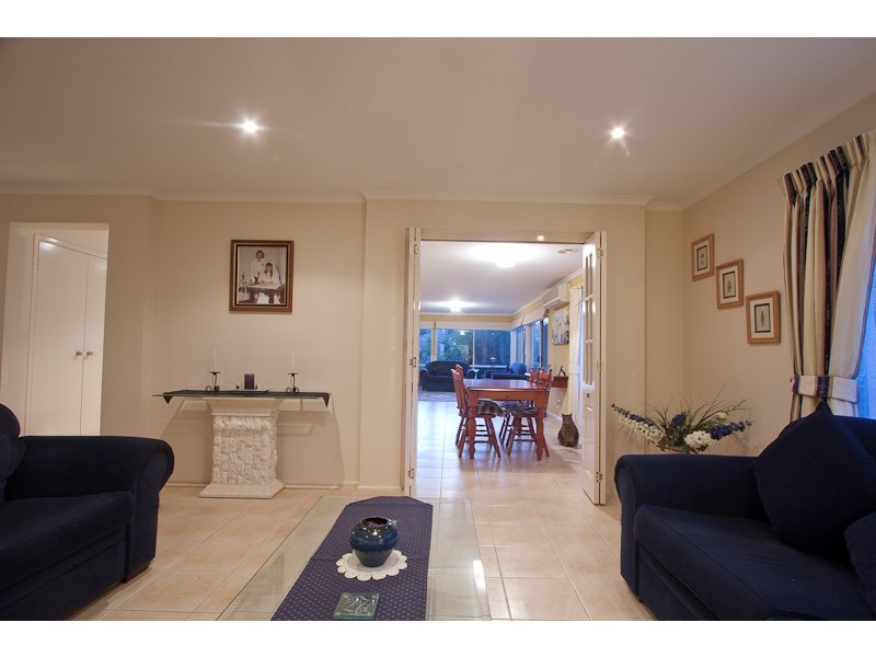 28 Eldershaw Drive, Lynbrook VIC 3975