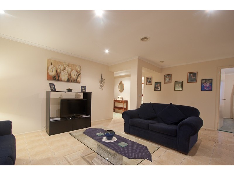 28 Eldershaw Drive, Lynbrook VIC 3975