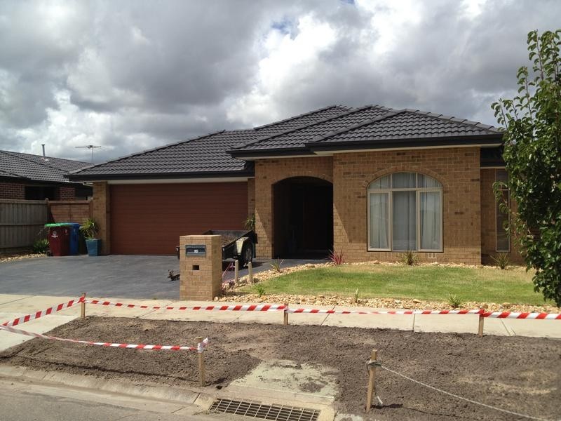 16 Black Caesar Drive, Cranbourne East VIC 3977