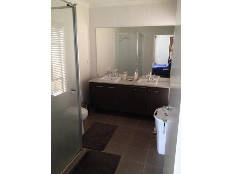 16 Black Caesar Drive, Cranbourne East VIC 3977