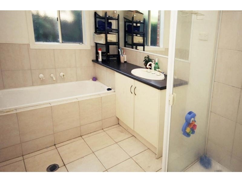 8 Lochgreen View, Cranbourne VIC 3977