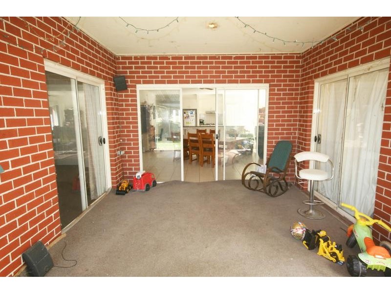 8 Lochgreen View, Cranbourne VIC 3977