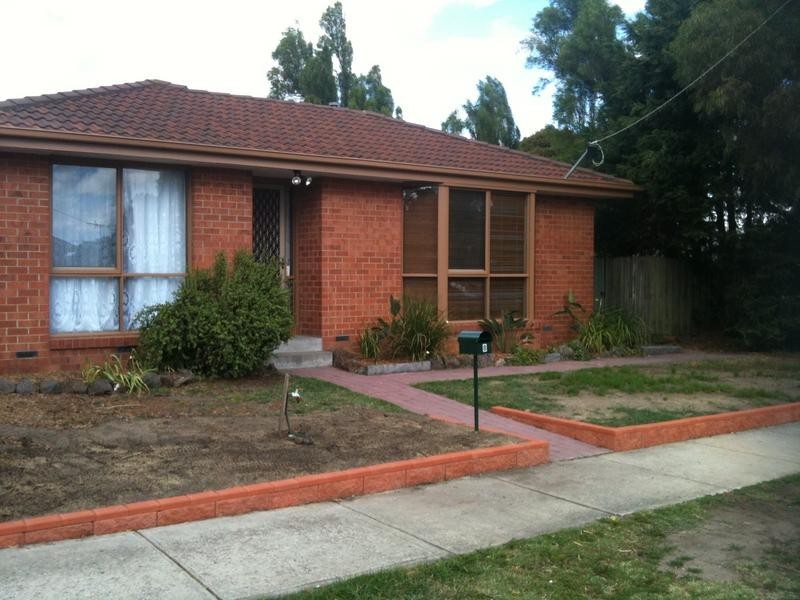 8 Ballanee Grove, Cranbourne North VIC 3977