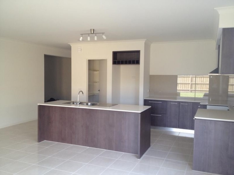 47 Chantenay Parade, Cranbourne North VIC 3977