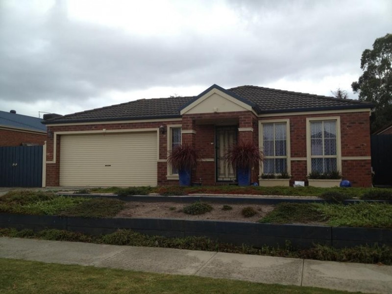 8 Evergreen Court, Cranbourne North VIC 3977