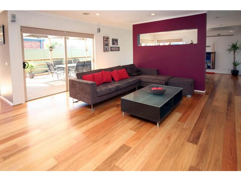 12 Horsham Drive, Cranbourne East VIC 3977