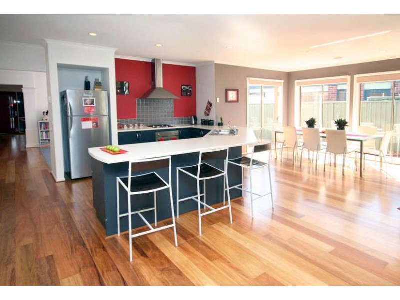 12 Horsham Drive, Cranbourne East VIC 3977