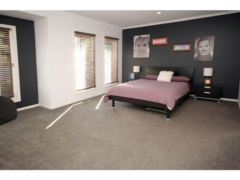 12 Horsham Drive, Cranbourne East VIC 3977