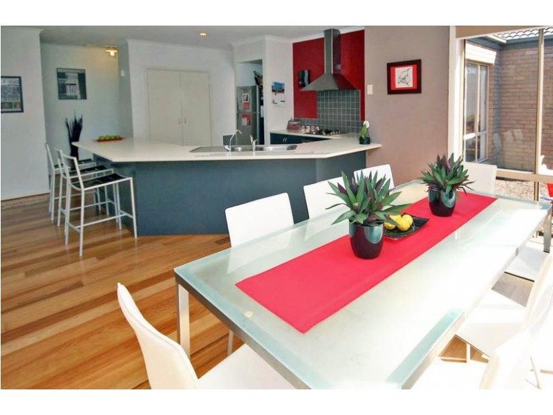 12 Horsham Drive, Cranbourne East VIC 3977