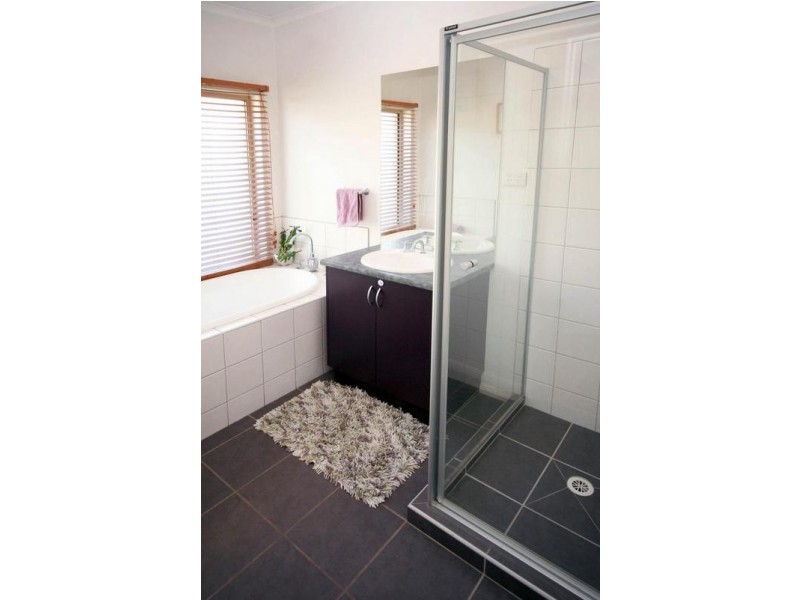12 Horsham Drive, Cranbourne East VIC 3977
