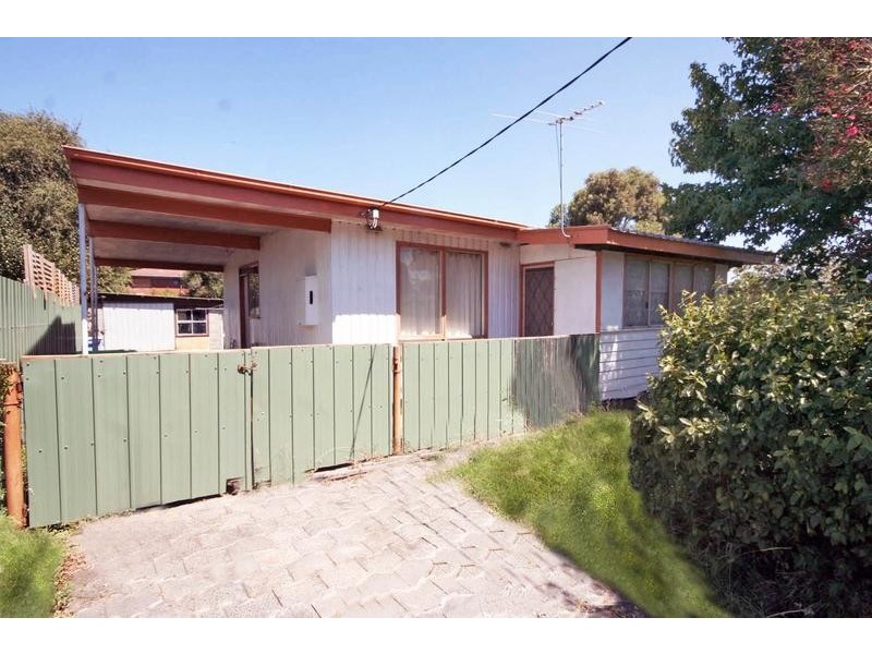 12 Valma Avenue, Cranbourne VIC 3977