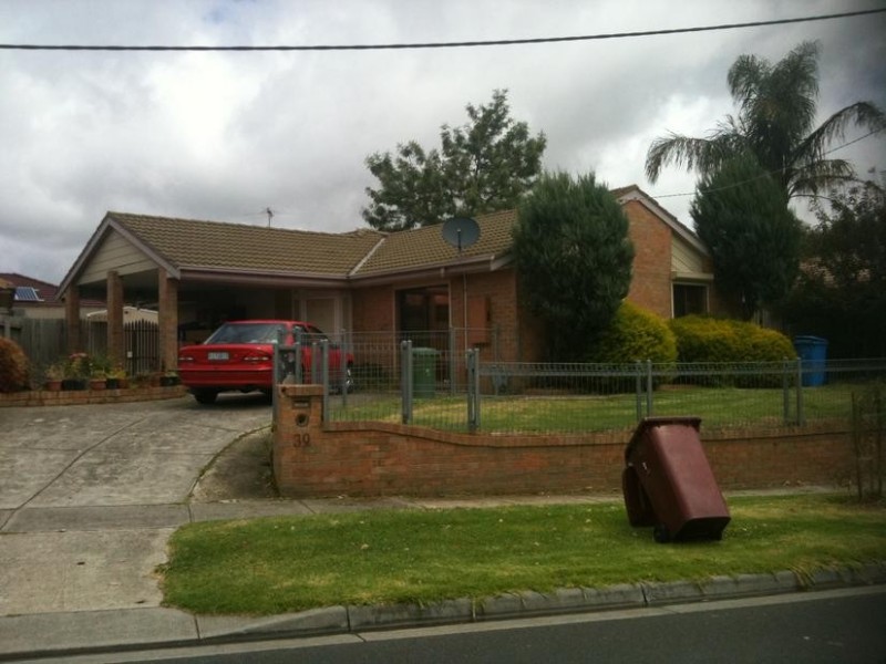39 Hoysted Avenue, Cranbourne VIC 3977