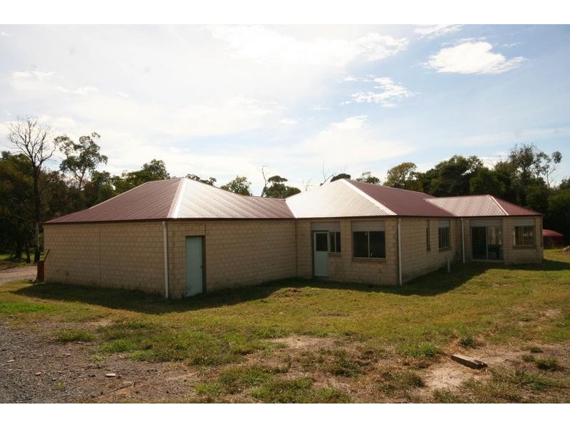 40 Finsbury Road, Devon Meadows VIC 3977