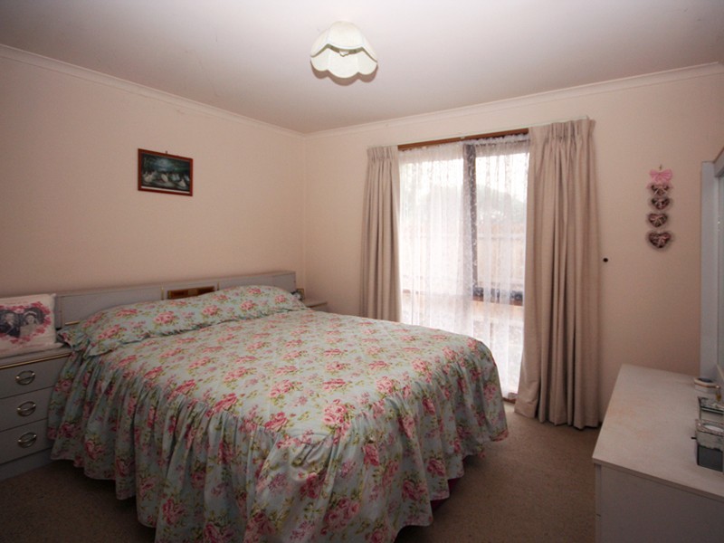 5/4 Blueberry Close, Cranbourne North VIC 3977