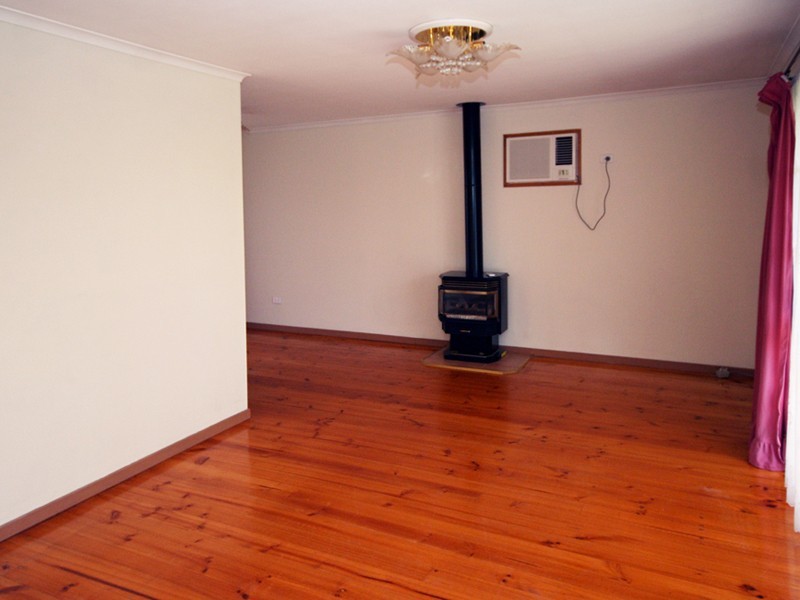 42 Wallace Road, Cranbourne VIC 3977