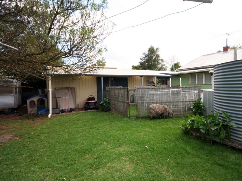 24 Huon Park Road, Cranbourne North VIC 3977
