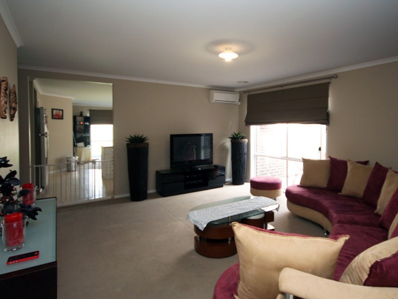 21 Bradford Drive, Cranbourne East VIC 3977