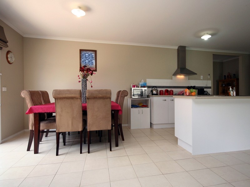 21 Bradford Drive, Cranbourne East VIC 3977