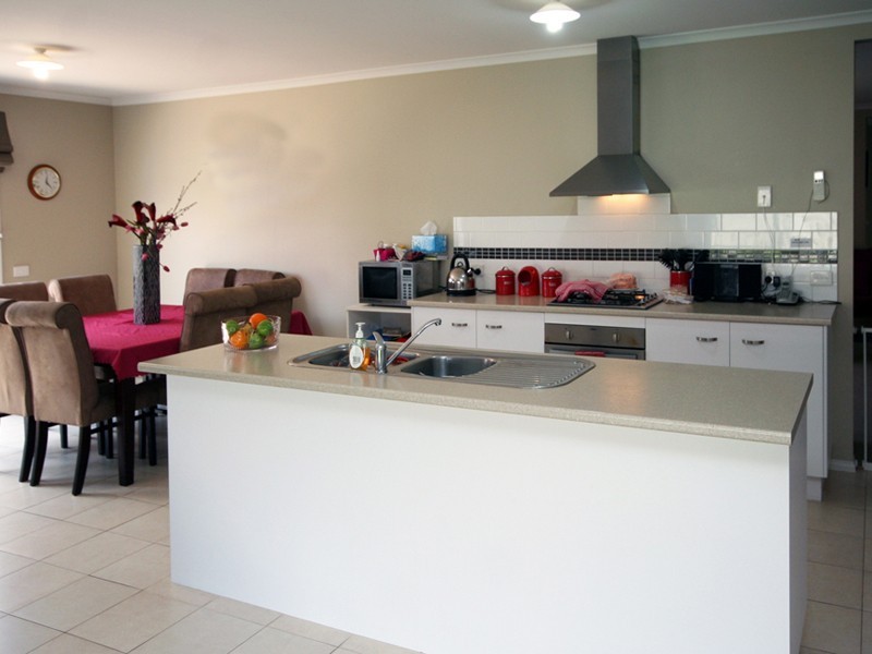 21 Bradford Drive, Cranbourne East VIC 3977